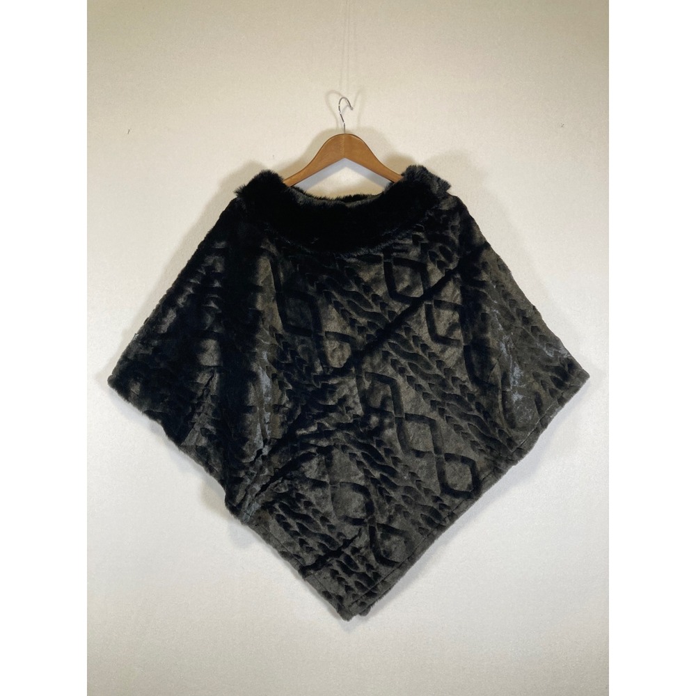 Elegant Mob Wife  Women OS Black Faux Fur Embossed‎ Geometric Cape Poncho